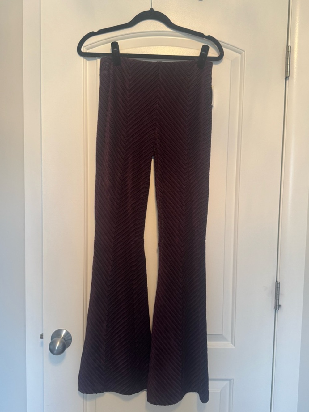 Free People Penny Pull On Velvet Pant in Vintage Grape XS - Picture 3 of 6